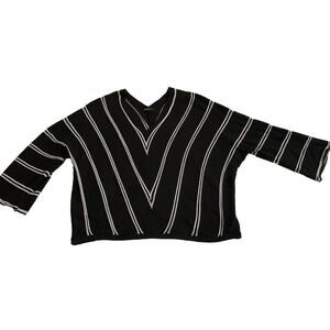 Very j Lightweight Sweater black and white striped V-neck Size‎ Large